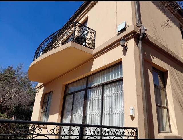 6 BEDROOM HOUSE FOR SALE IN KENSINGTON